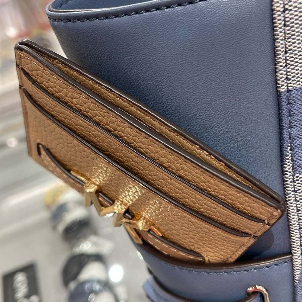 MICHAEL KORS
Reed Large Pebbled Leather Card Holder Case
Camel 
NWT - Picture 10 of 16